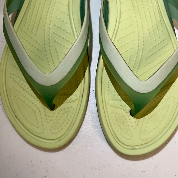Crocs Flip Flop Sandals | Two Tone Green | Women’s 11 - Picture 3 of 13